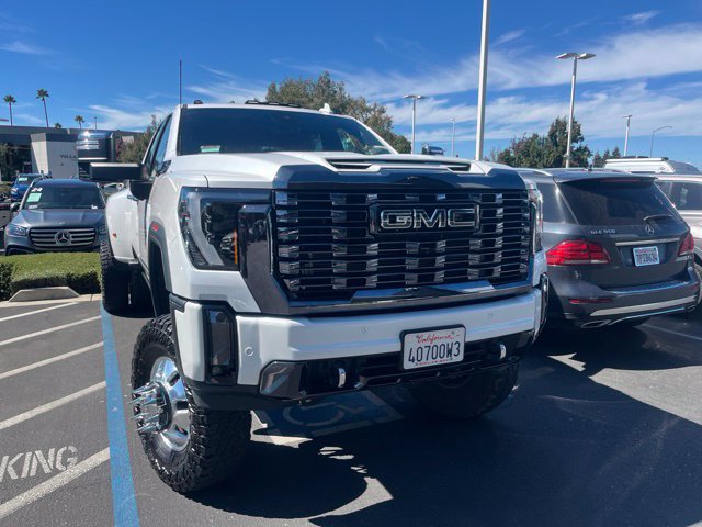 Used 2024 GMC Sierra 3500 Denali Ultimate AWD/4WD image 1