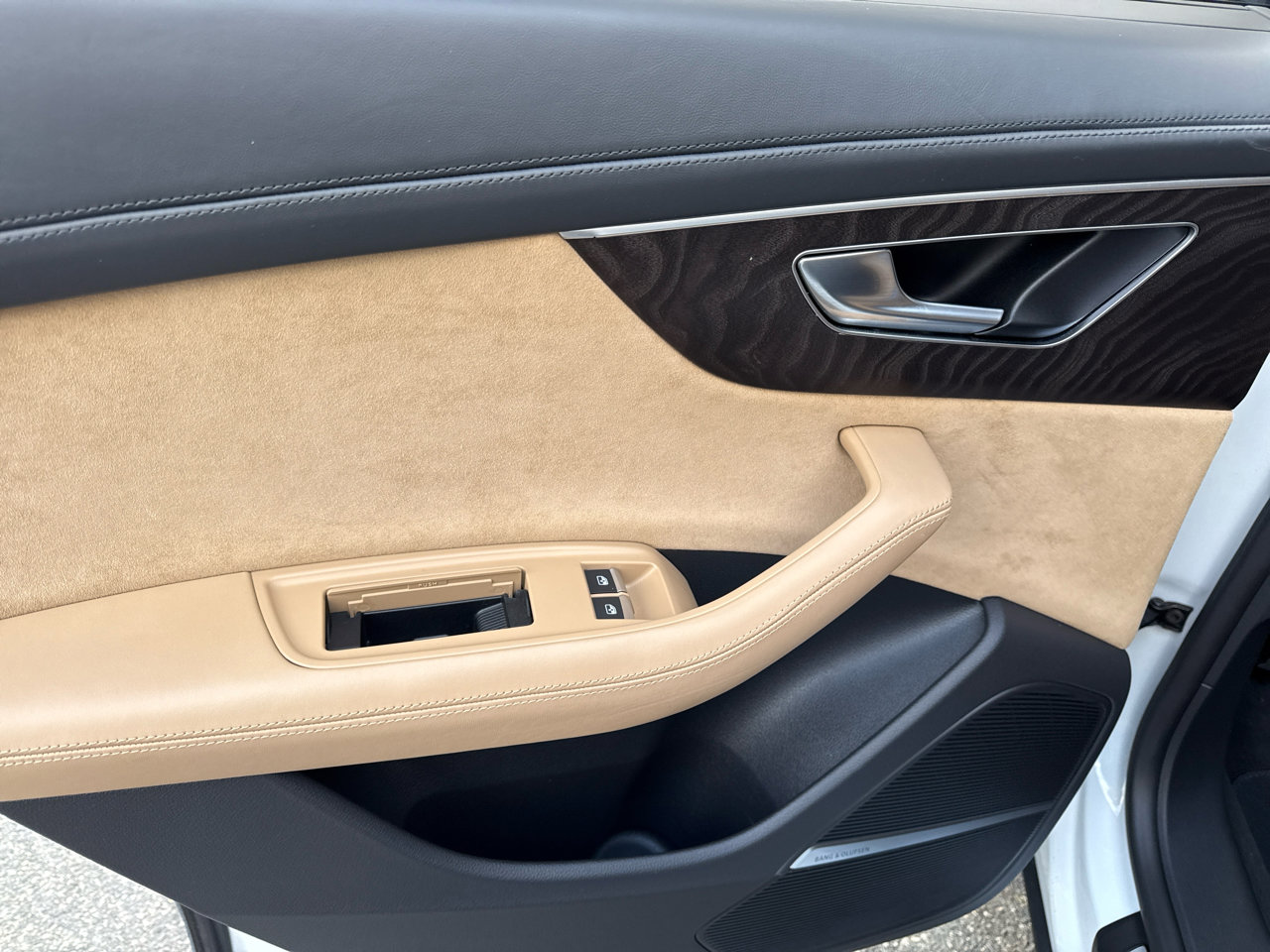 Used 2021 Audi Q8 Prestige w/ Prestige Package image 27