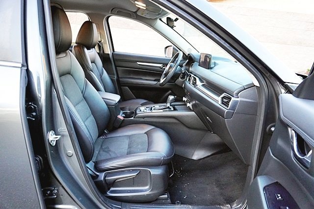 Used 2021 MAZDA CX-5 Touring image 11