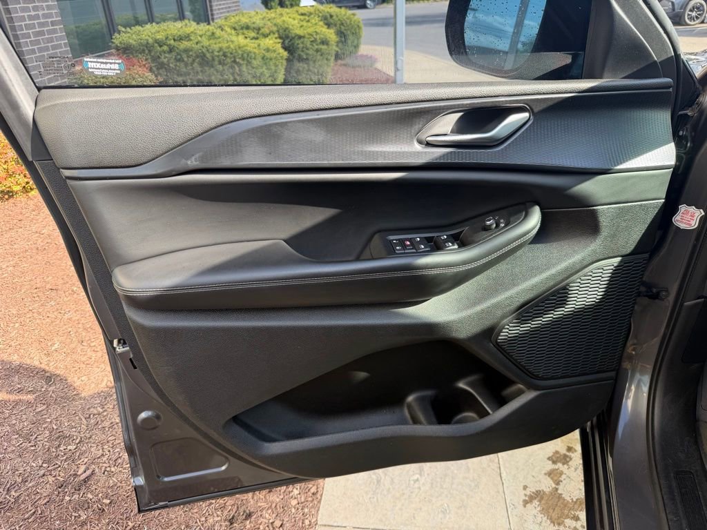 Used 2023 Jeep Grand Cherokee L Laredo image 20