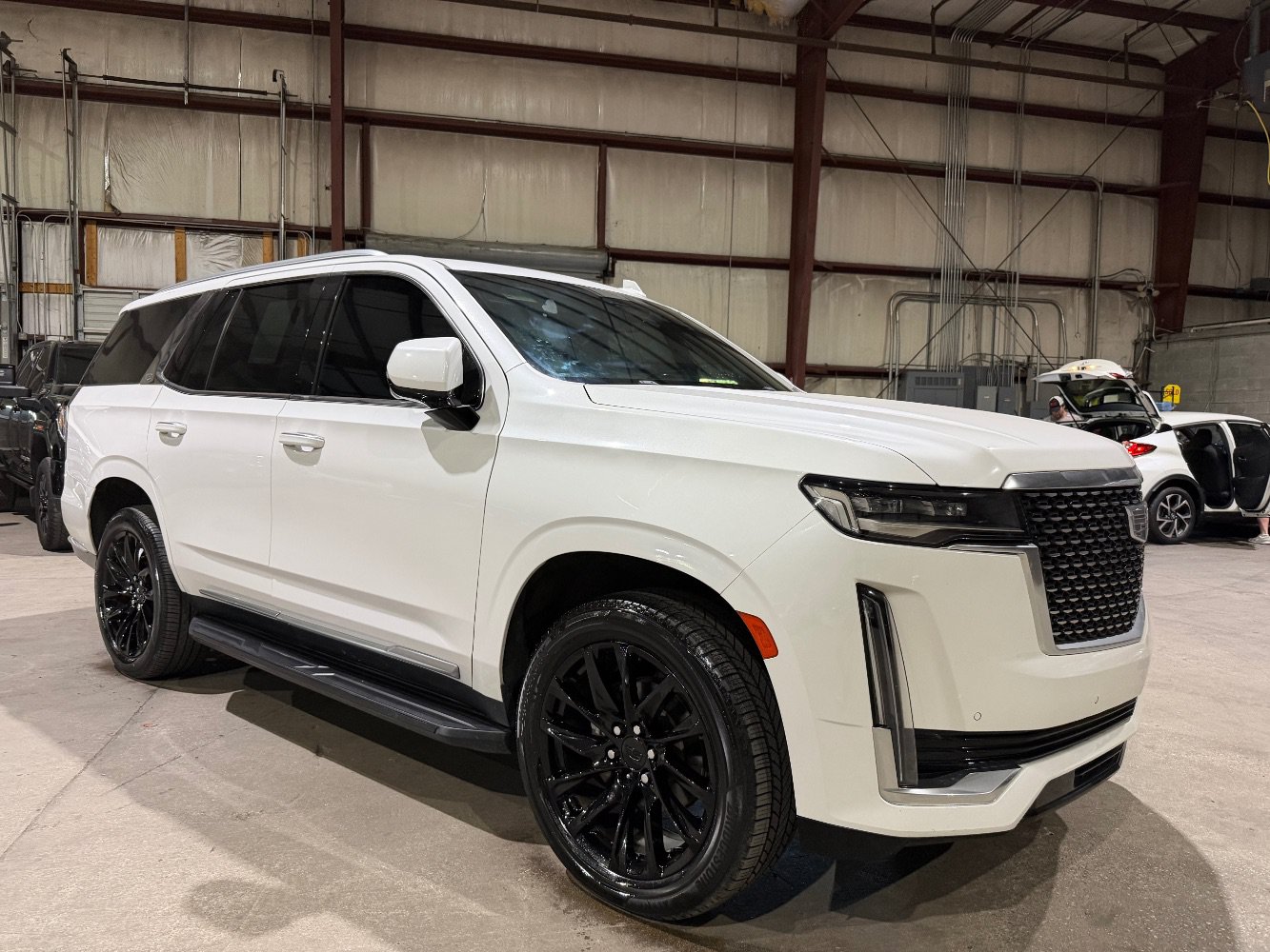 Used 2022 Cadillac Escalade Luxury AWD/4WD image 2