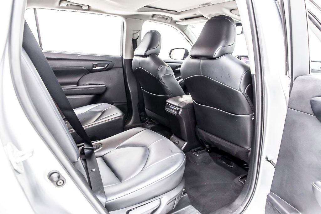 Used 2021 Toyota Highlander XLE image 33