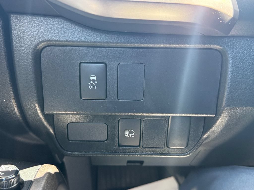 Used 2022 Toyota Tacoma SR5 w/ SR5 Appearance Package (SM) AWD/4WD image 29