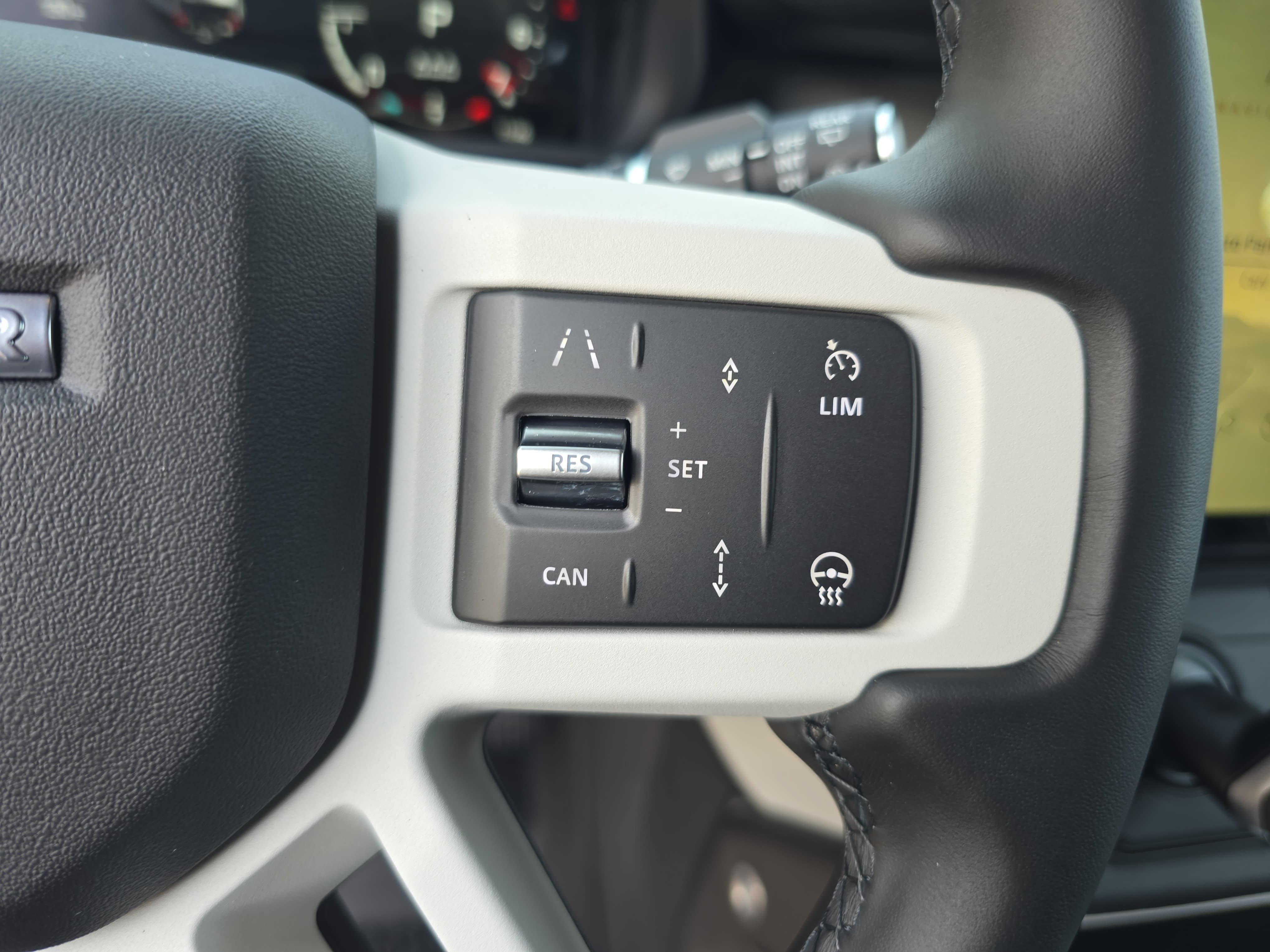 New 2026 Land Rover Defender 110 X-Dynamic SE AWD/4WD image 17