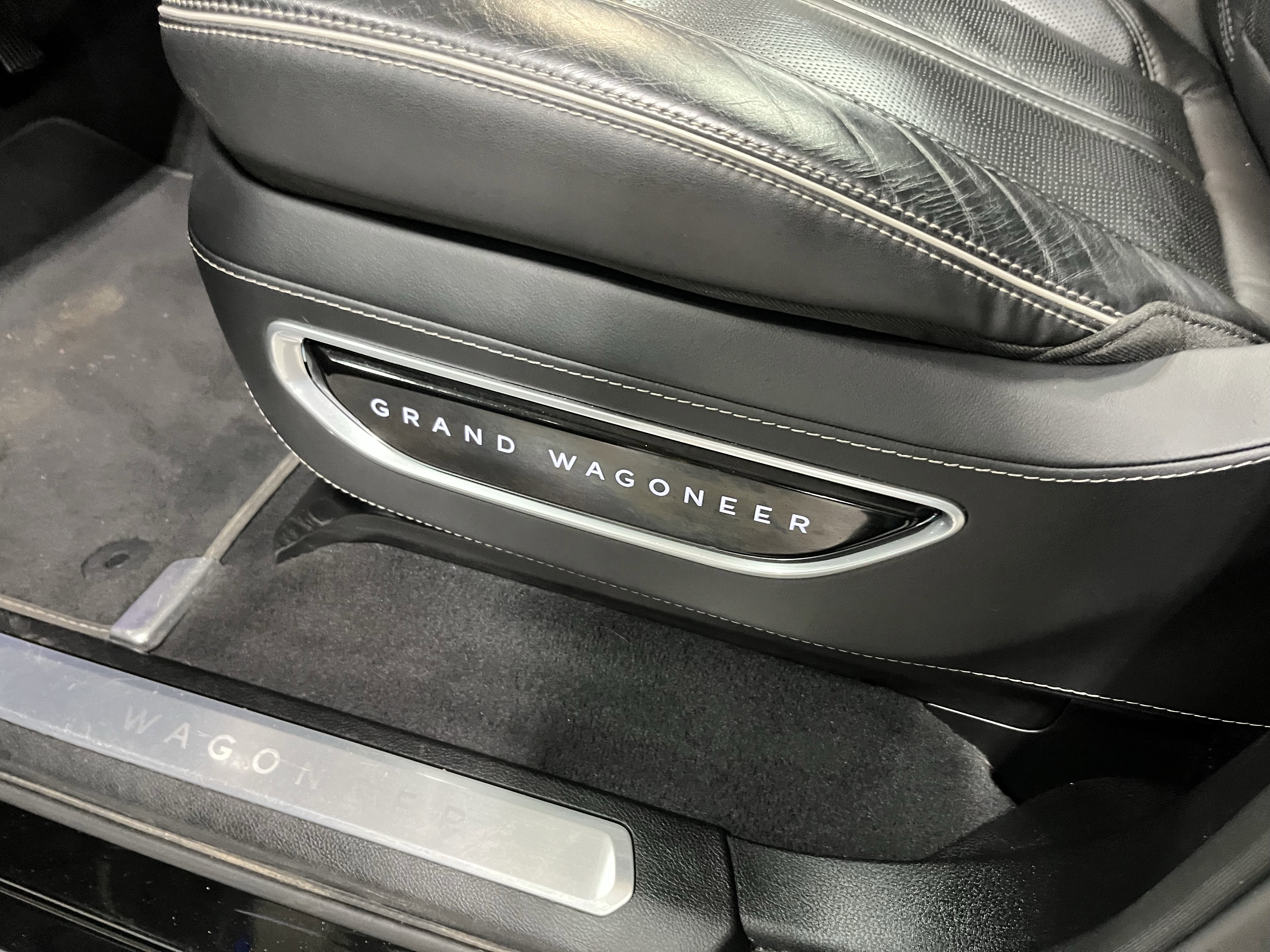 Used 2024 Jeep Grand Wagoneer L Series II w/ Quick Order Packagew 28T image 16