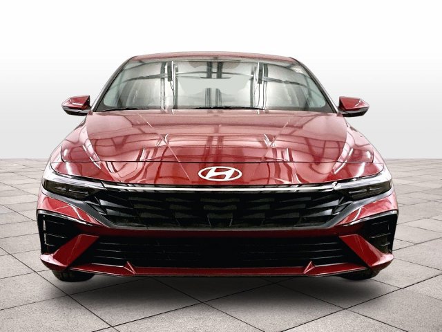 Used 2025 Hyundai Elantra Limited FWD image 3