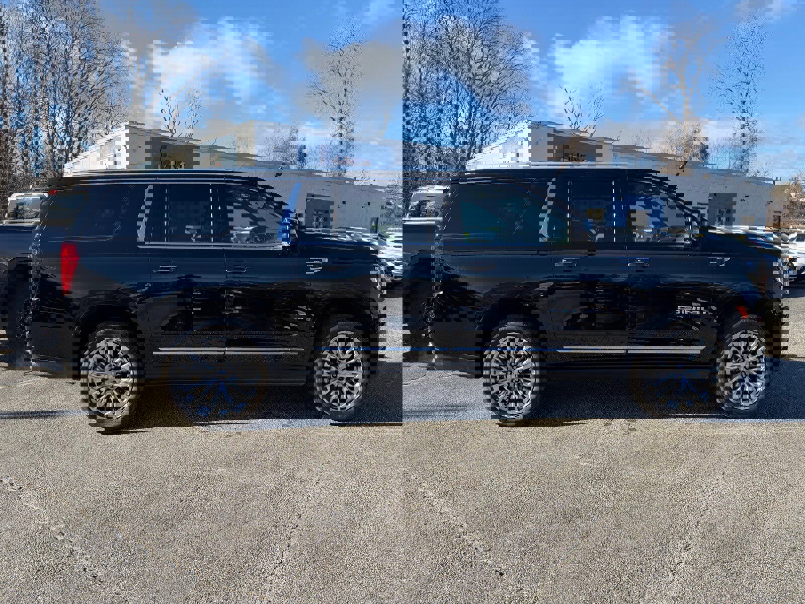 Used 2021 GMC Yukon XL Denali w/ Denali Ultimate Package image 6