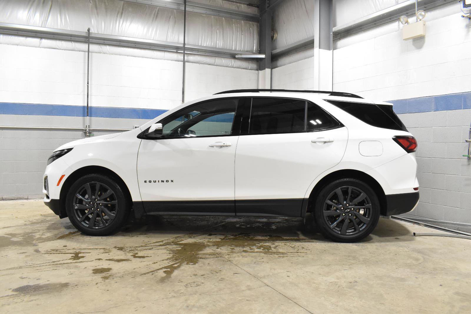 Used 2022 Chevrolet Equinox RS w/ RS Leather Package image 24