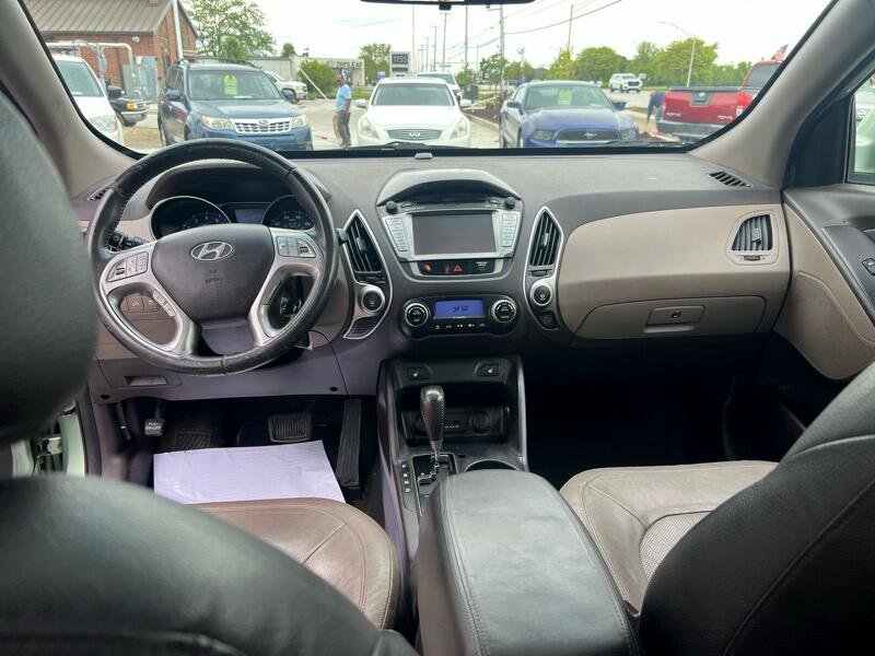 Used 2010 Hyundai Tucson Limited w/ Premium Pkg 4 image 14
