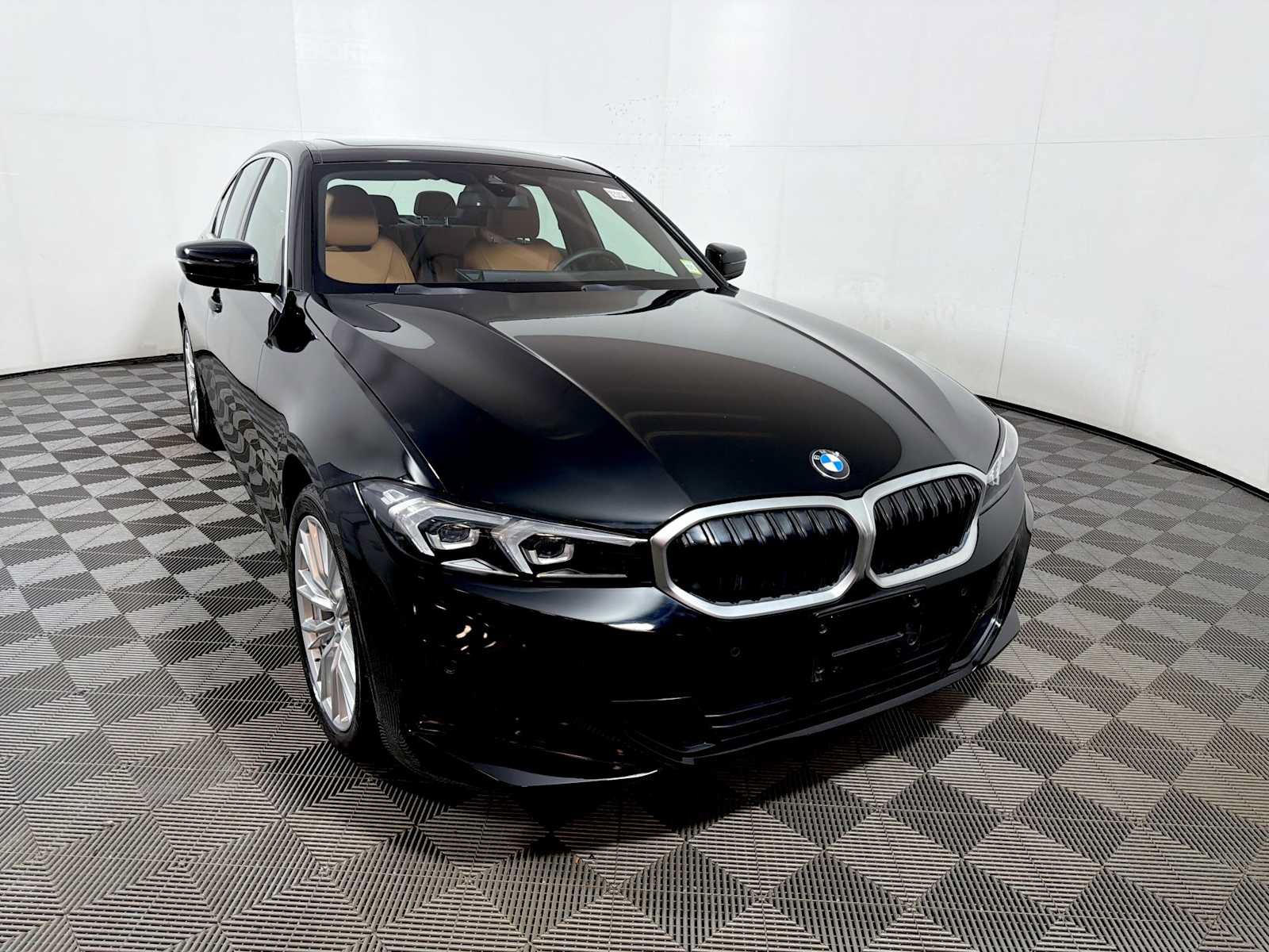 Used 2024 BMW 330i xDrive Sedan w/ Premium Package AWD/4WD image 2