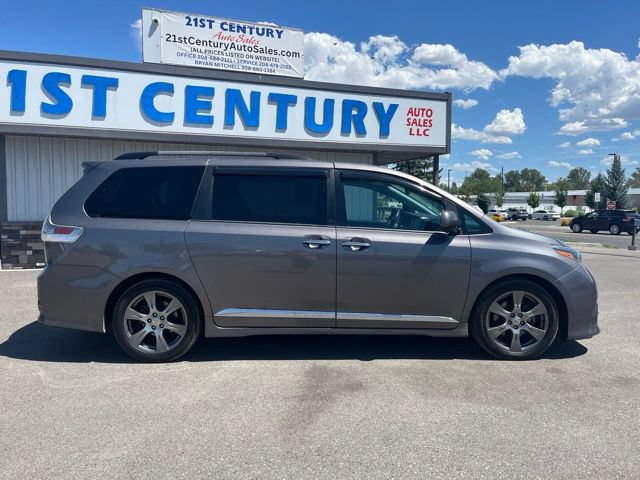 Used 2017 Toyota Sienna SE Premium FWD image 17