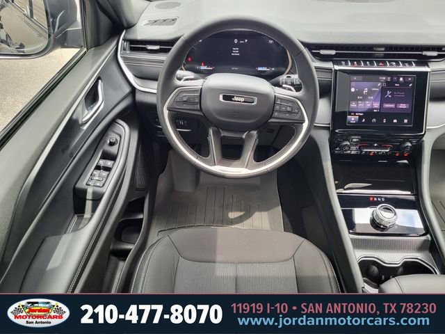 Used 2025 Jeep Grand Cherokee Laredo X RWD image 14