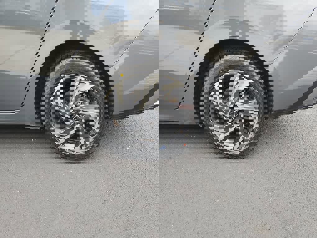 Used 2024 Hyundai Elantra SEL w/ Convenience Package image 11