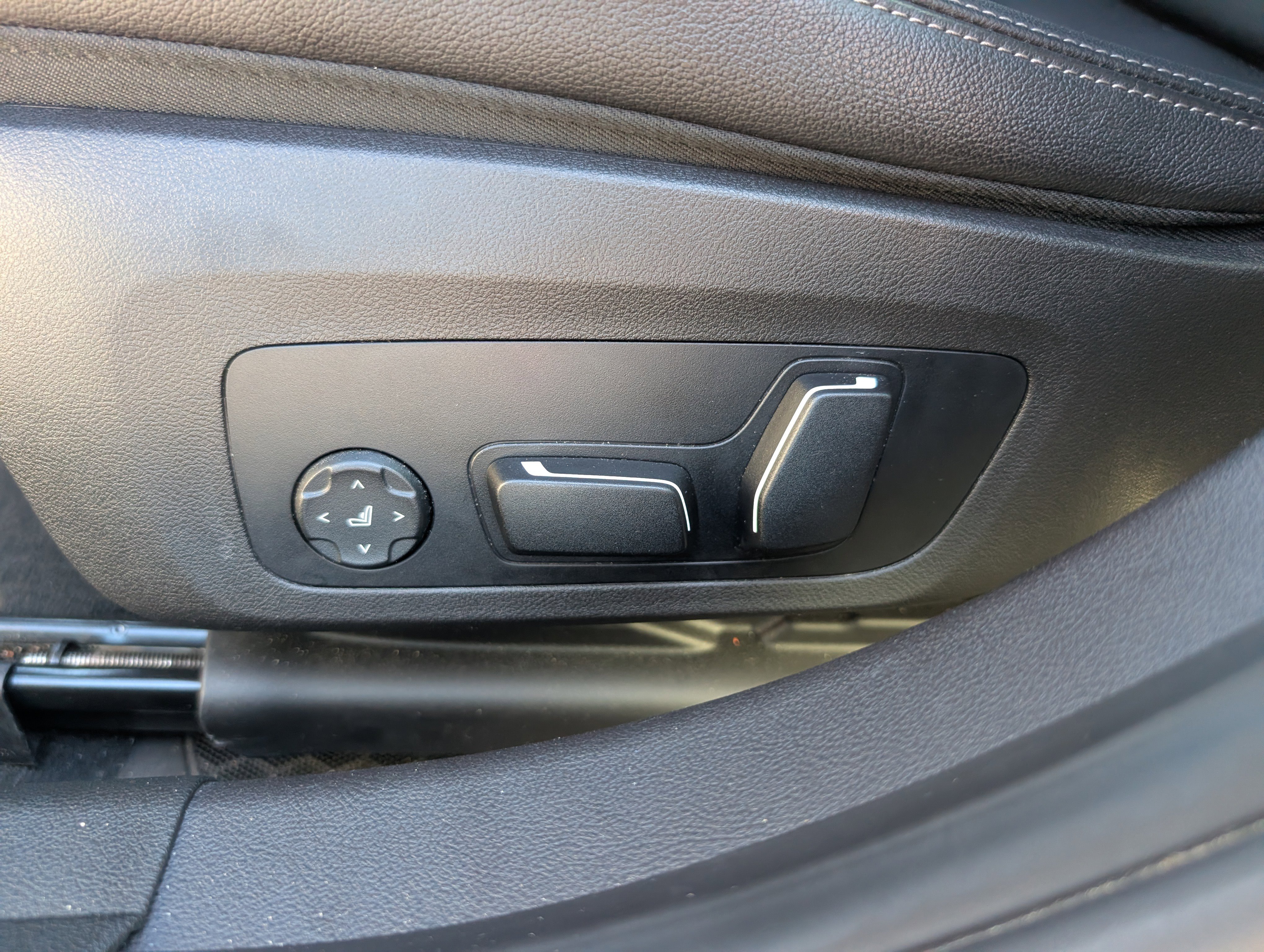 Used 2025 BMW 330i Sedan image 15