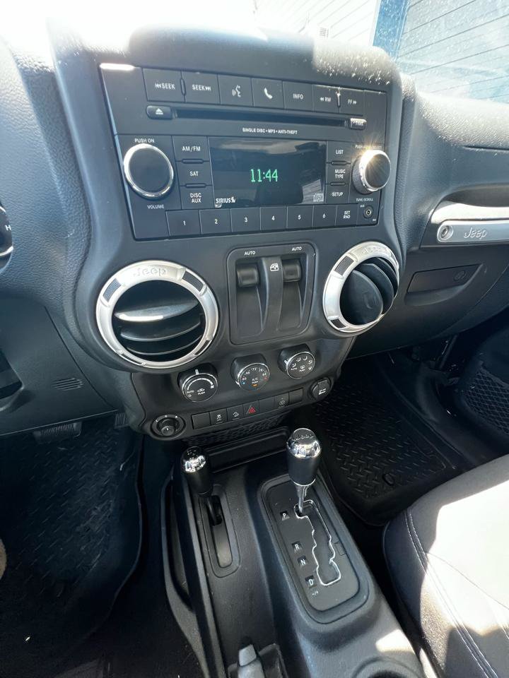 Used 2013 Jeep Wrangler Rubicon w/ Dual Top Group AWD/4WD image 17