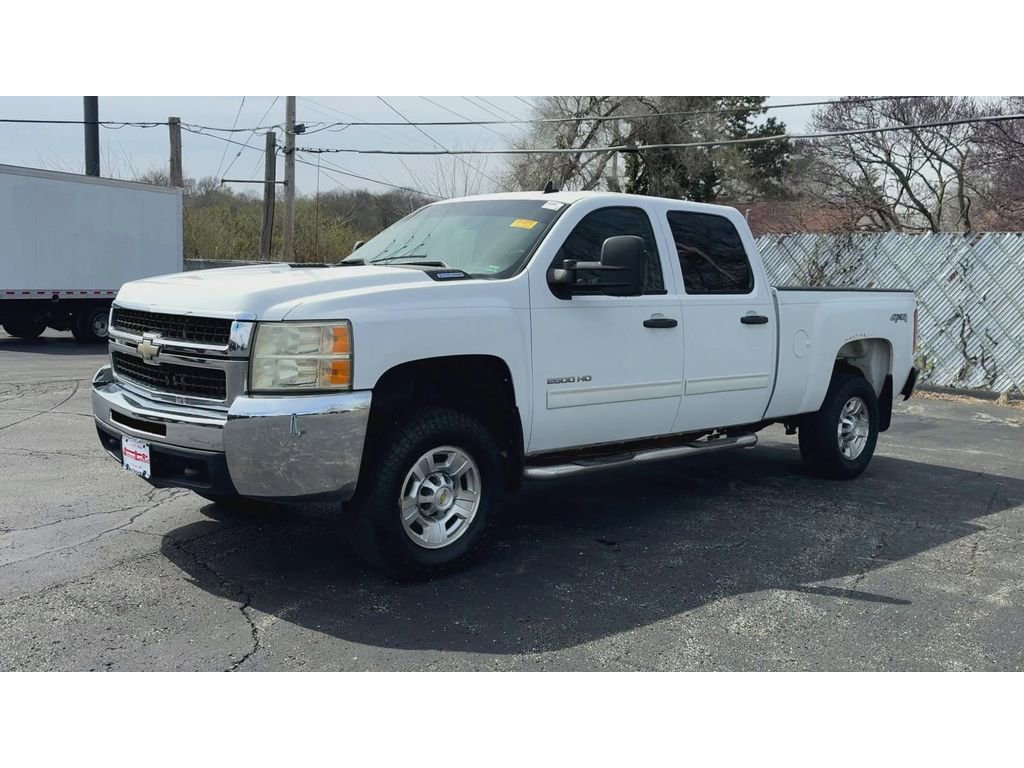 Used 2010 Chevrolet Silverado 2500 LT w/ Interior Plus Package AWD/4WD image 4