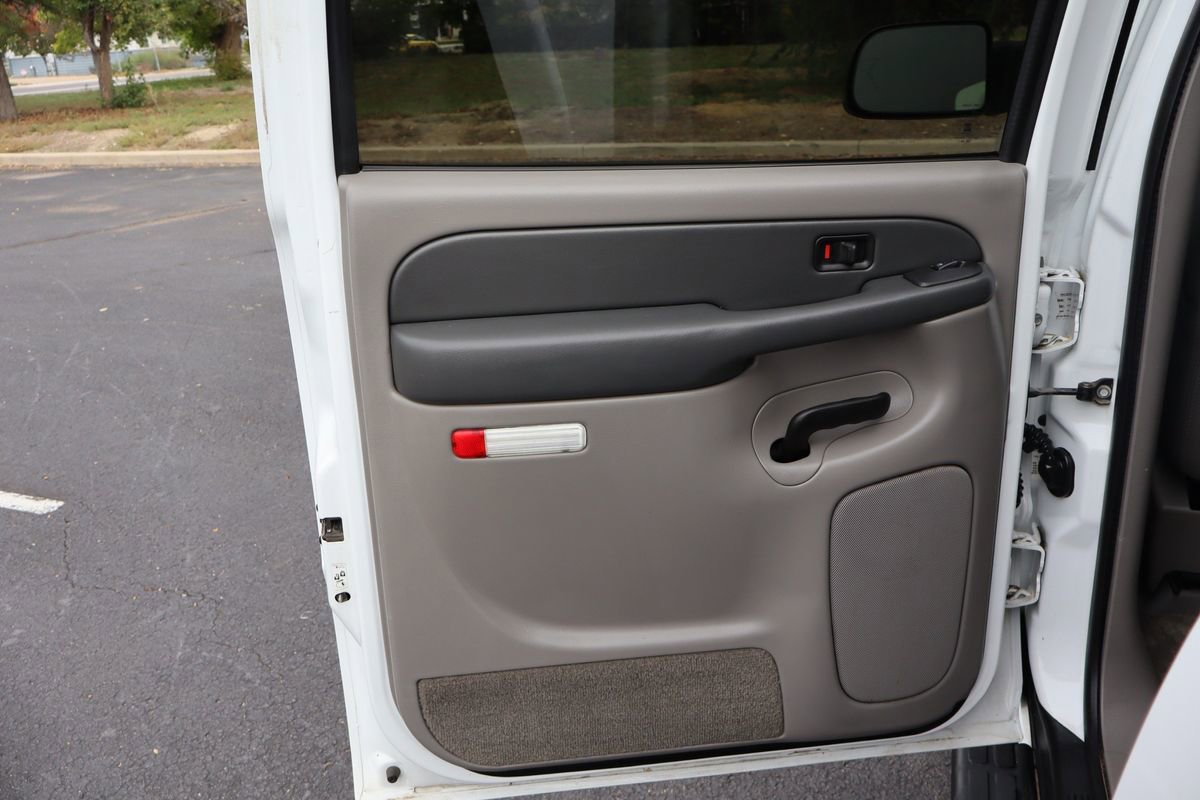 Used 2003 Chevrolet Suburban 2500 LT w/ LT Preferred Equipment Group image 27