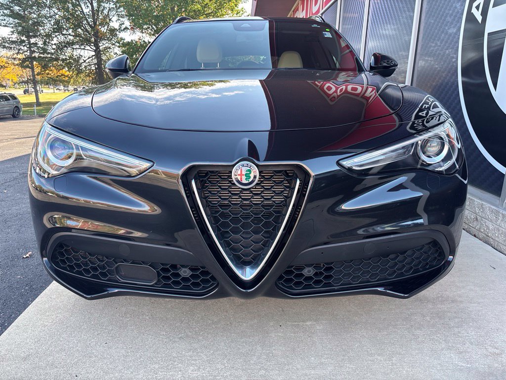 Used 2023 Alfa Romeo Stelvio Ti Lusso w/ Quick Order Package 22X Lusso AWD/4WD image 7