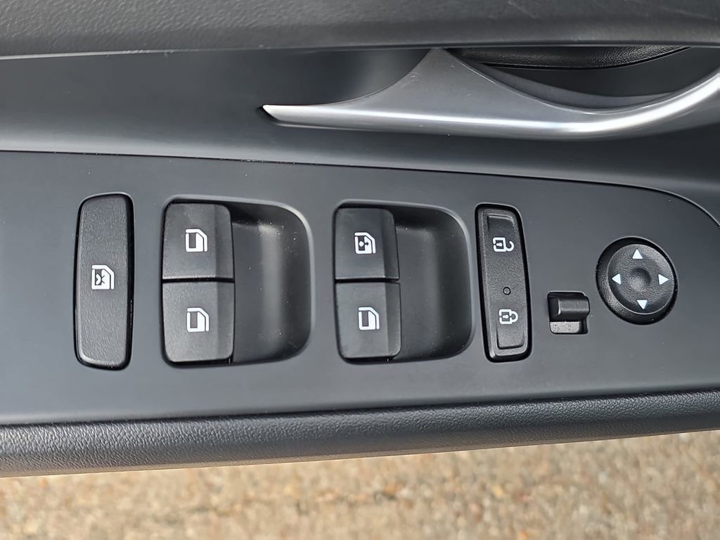 Certified 2023 Hyundai Elantra SEL image 25