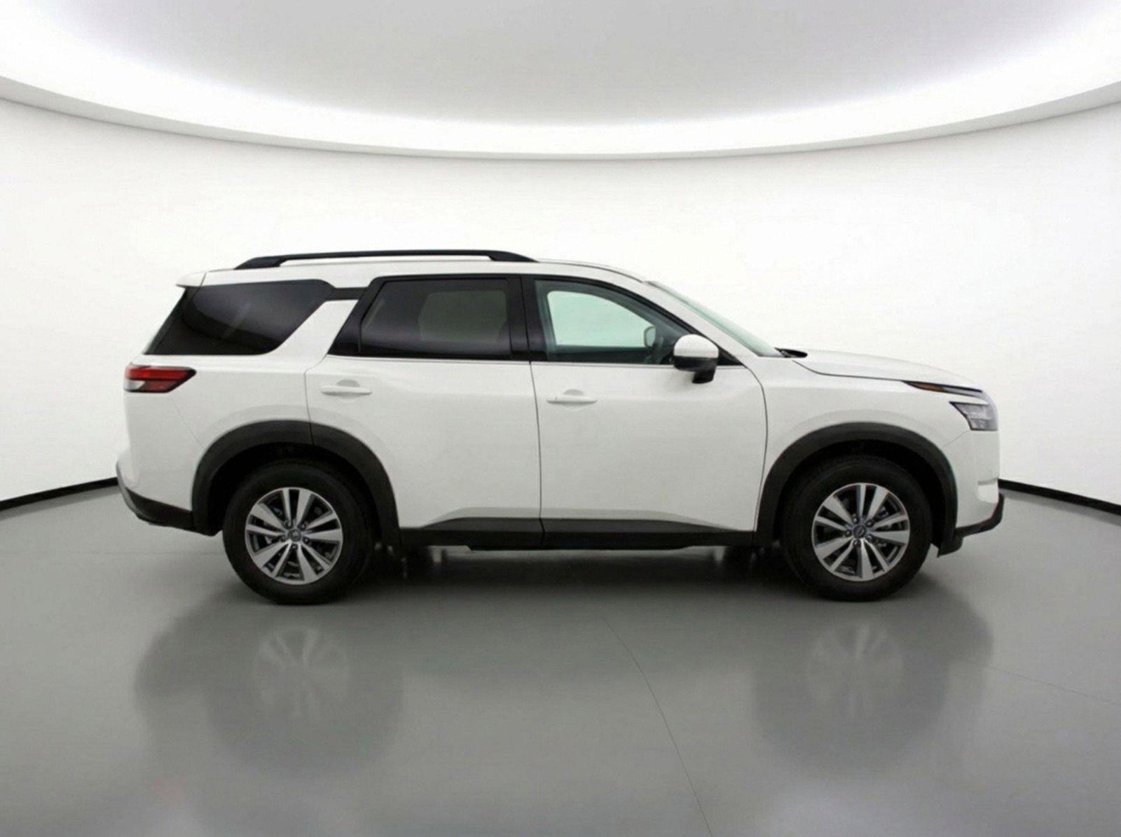 Used 2025 Nissan Pathfinder SV image 11