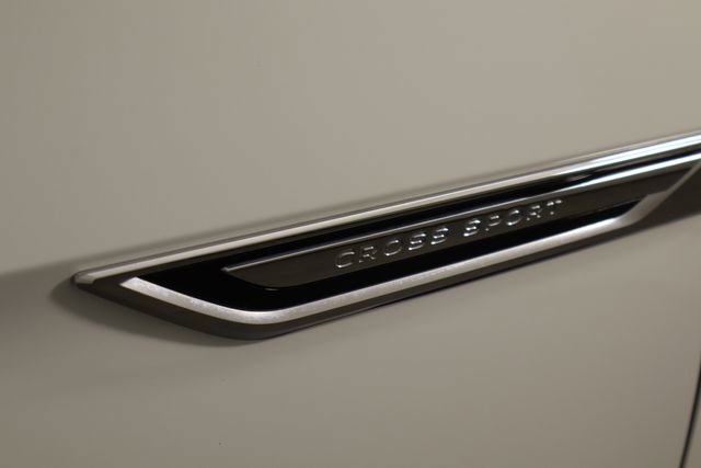 Used 2025 Volkswagen Atlas Cross Sport SE FWD image 37