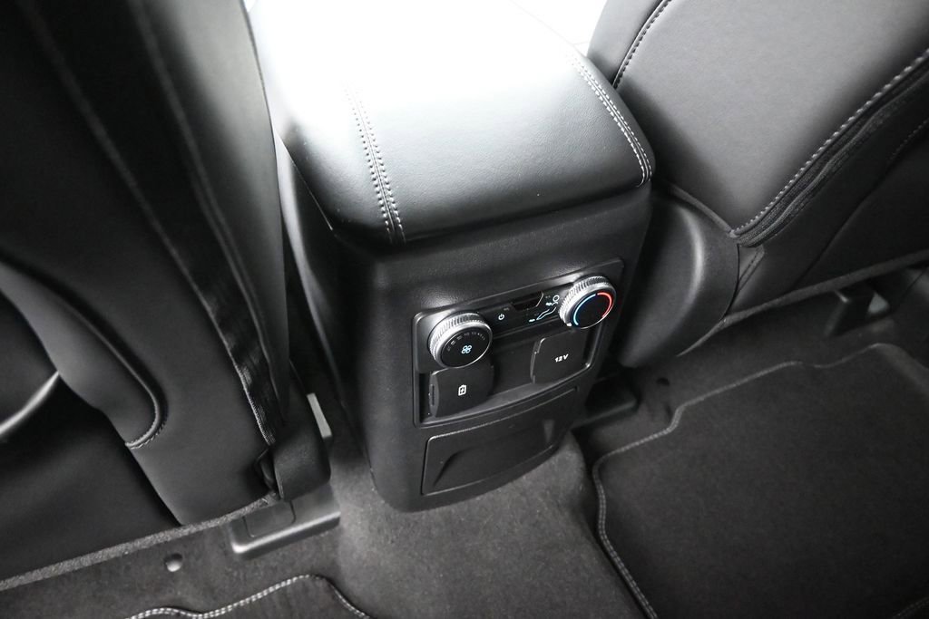 Used 2023 Ford Explorer XLT w/ Equipment Group 202A RWD image 21