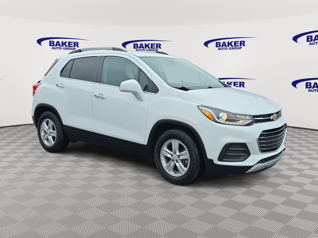 Used 2020 Chevrolet Trax LT w/ LT Convenience Package FWD image 3