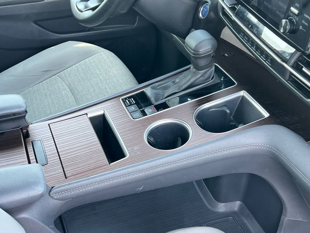 Used 2024 Toyota Sienna LE image 11