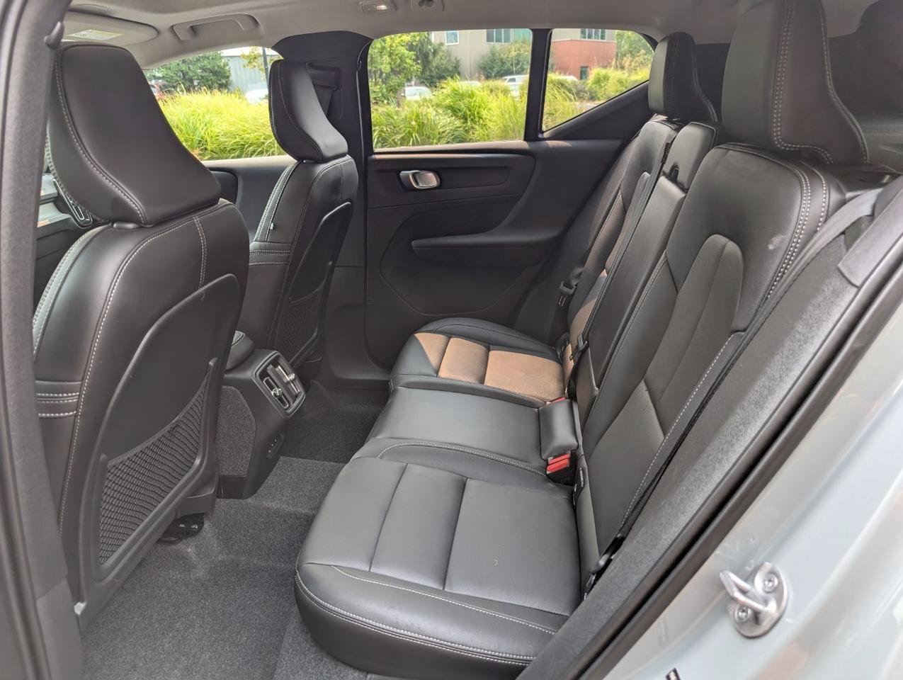 Used 2025 Volvo XC40 B5 Ultra AWD/4WD image 11