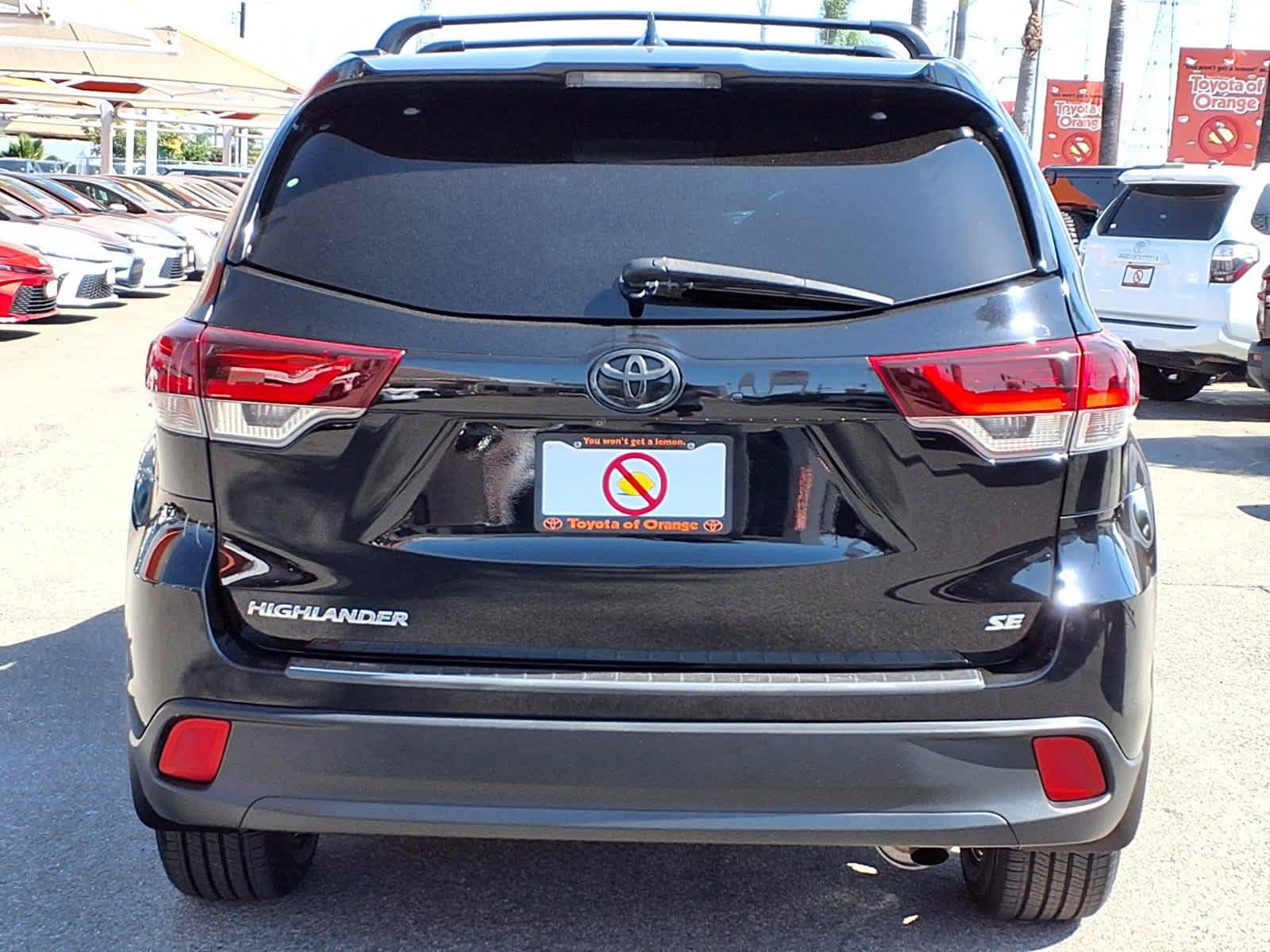 Used 2019 Toyota Highlander SE w/ Carpet Mat Package (TMS) FWD image 5
