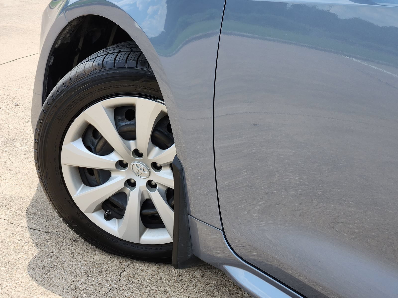 Used 2022 Toyota Corolla LE FWD image 17