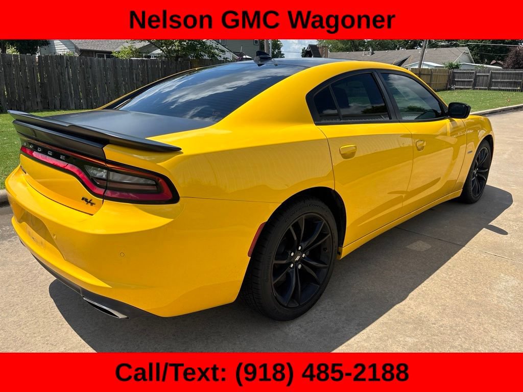 Used 2017 Dodge Charger R/T w/ Plus Group RWD image 5