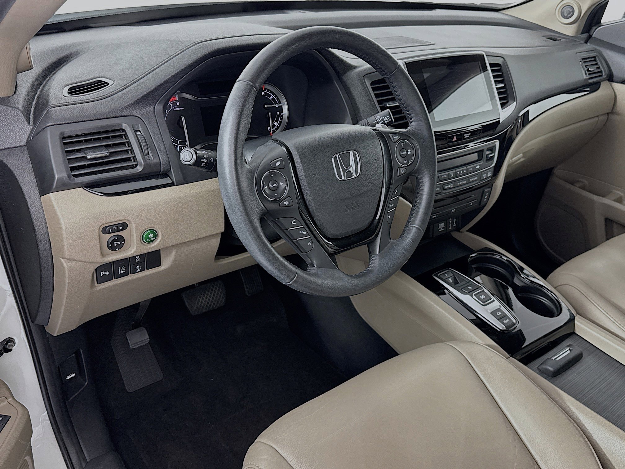 Certified 2018 Honda Pilot Touring image 9
