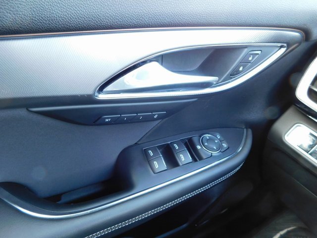 Used 2025 Buick Envision Sport Touring image 26