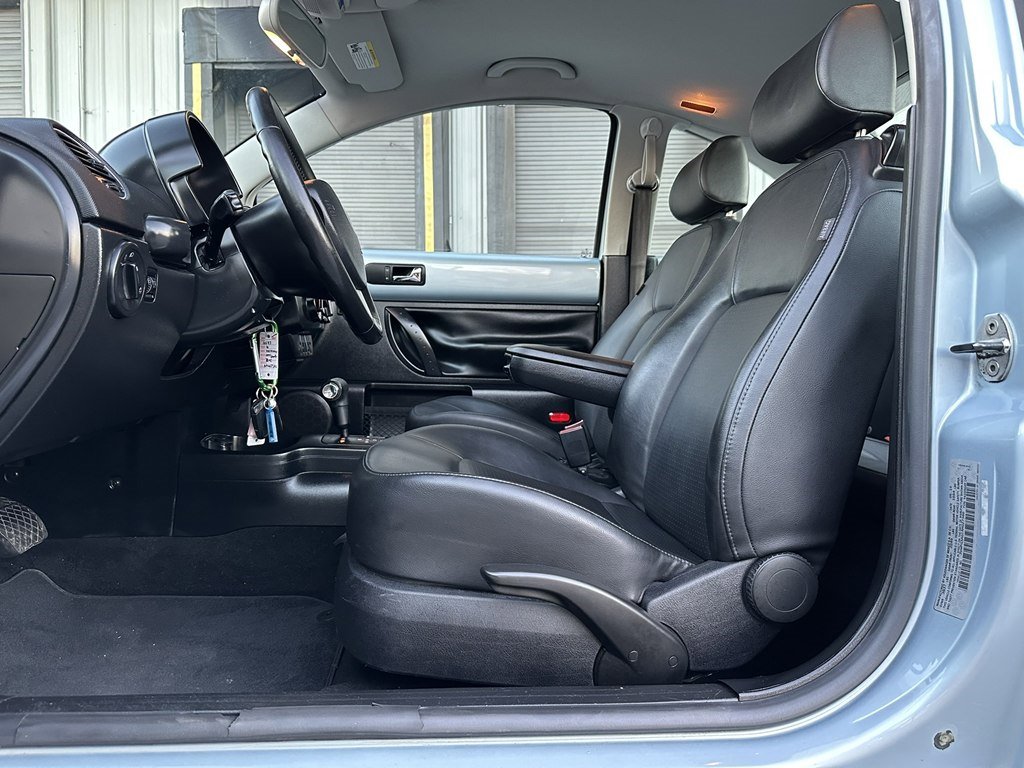 Used 2010 Volkswagen Beetle Coupe image 15