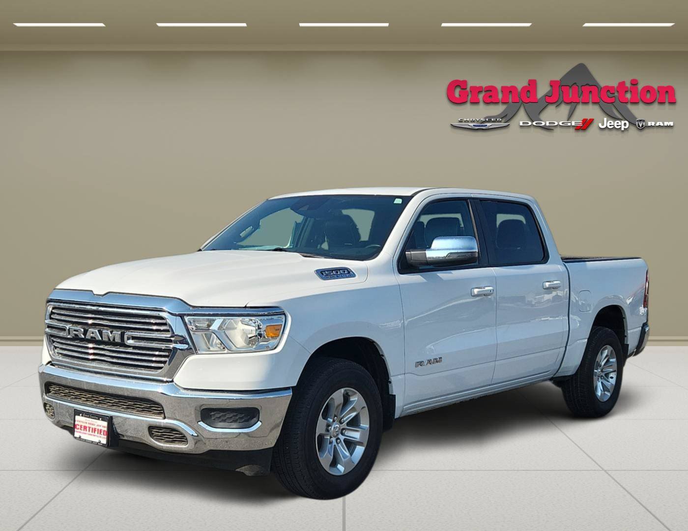 Used 2024 RAM 1500 Laramie AWD/4WD image 3