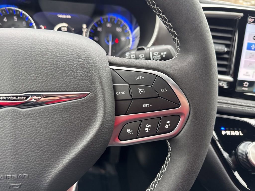 New 2026 Chrysler Pacifica Select image 5
