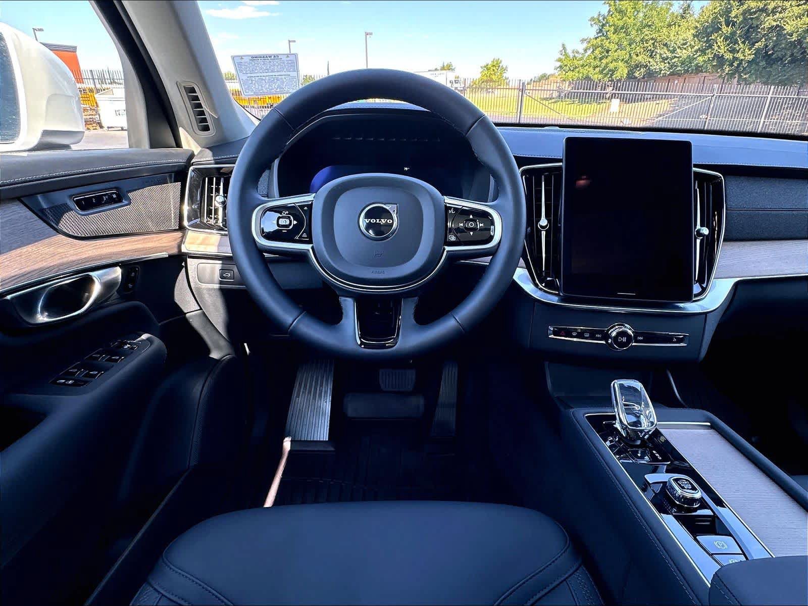 Used 2026 Volvo XC90 B5 Plus w/ Protection Package AWD/4WD image 8
