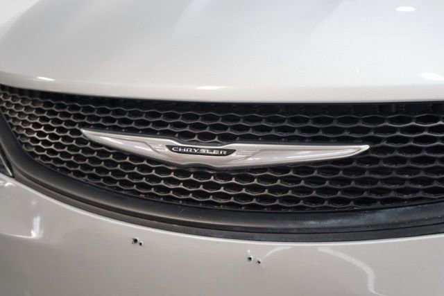 Used 2023 Chrysler Voyager LX FWD image 11