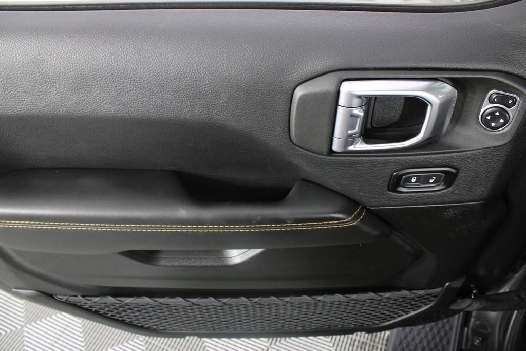 Used 2025 Jeep Wrangler Unlimited Sahara AWD/4WD image 13