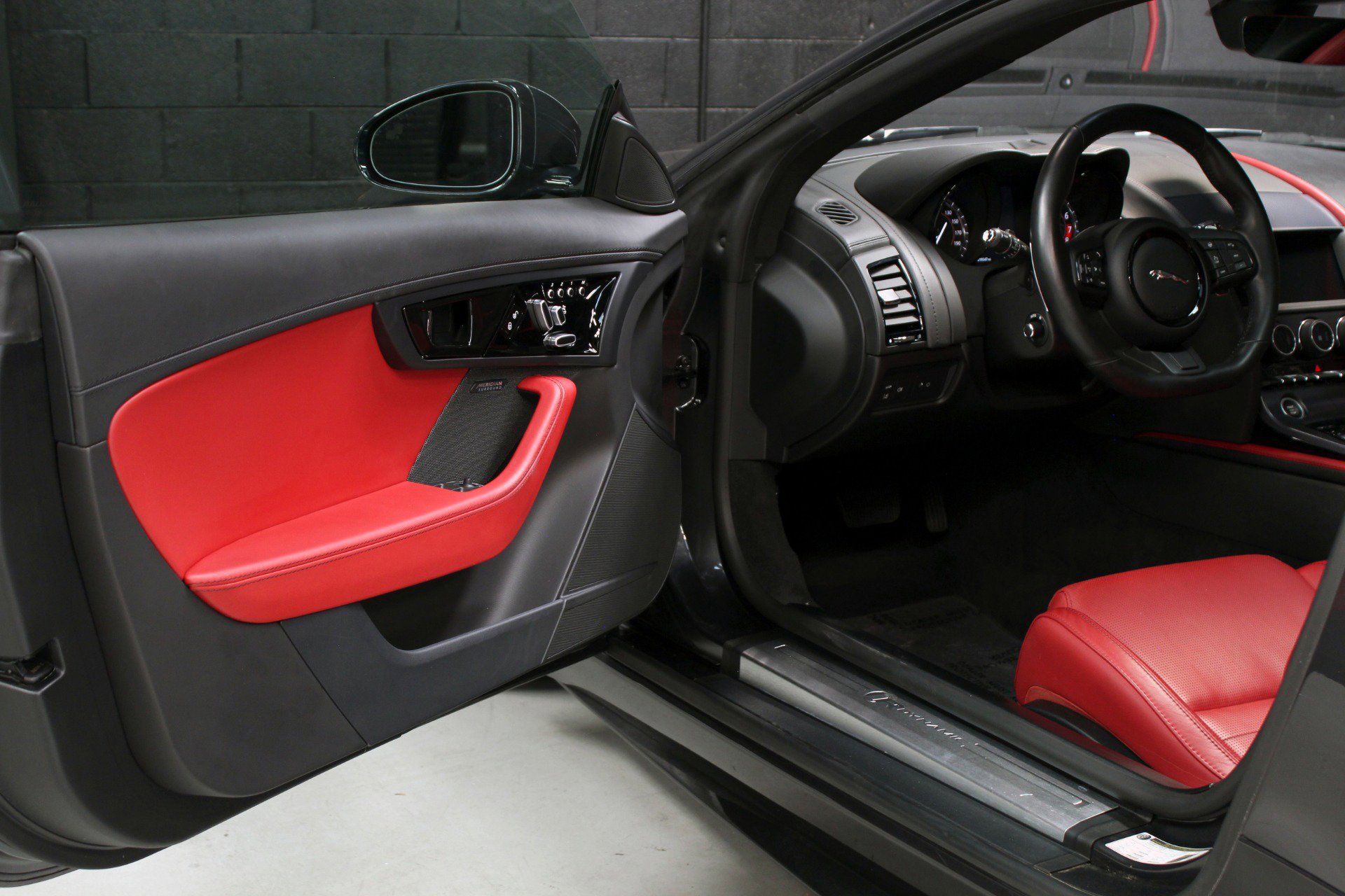 Used 2020 Jaguar F-TYPE R-Dynamic image 28