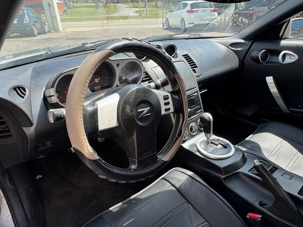 Used 2004 Nissan 350Z Touring RWD image 10