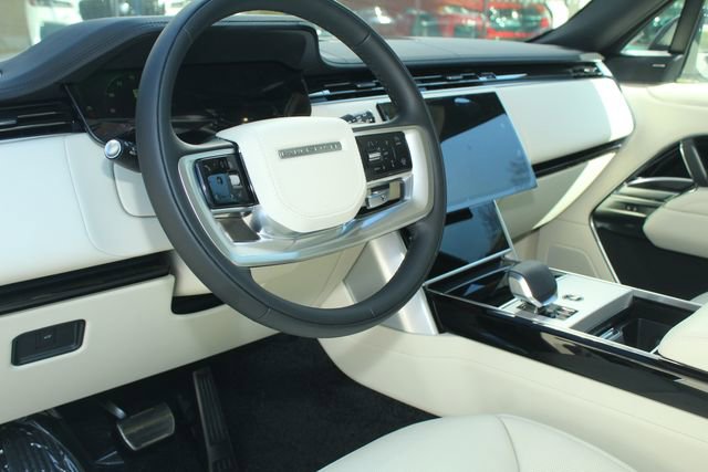 New 2026 Land Rover Range Rover Long Wheelbase SE image 14