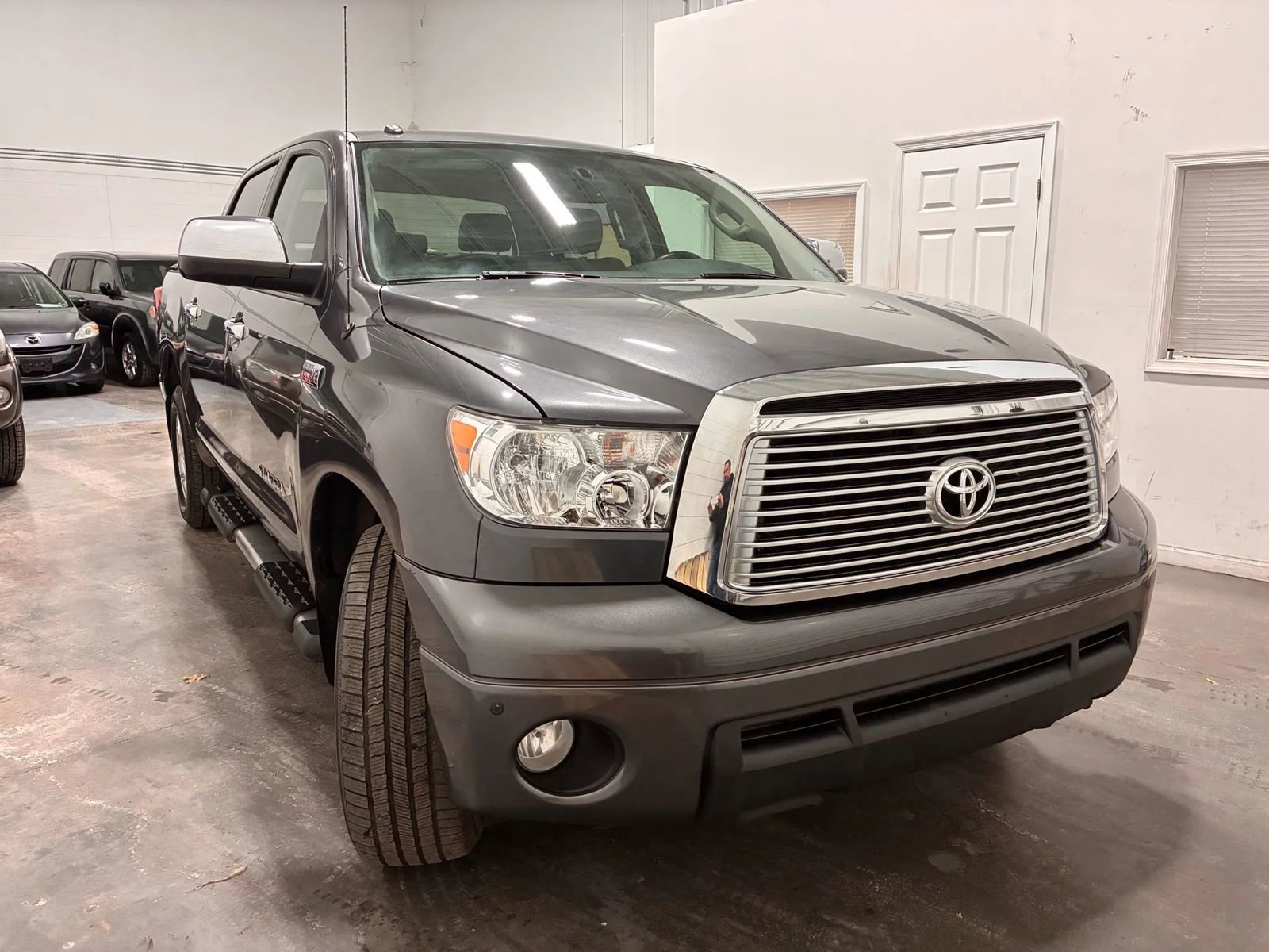 Used 2011 Toyota Tundra Limited w/ Memory Pkg AWD/4WD image 7