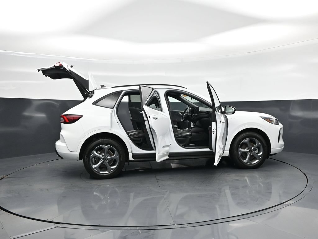 Certified 2023 Ford Escape ST-Line w/ Tech Pack #1 AWD/4WD image 4