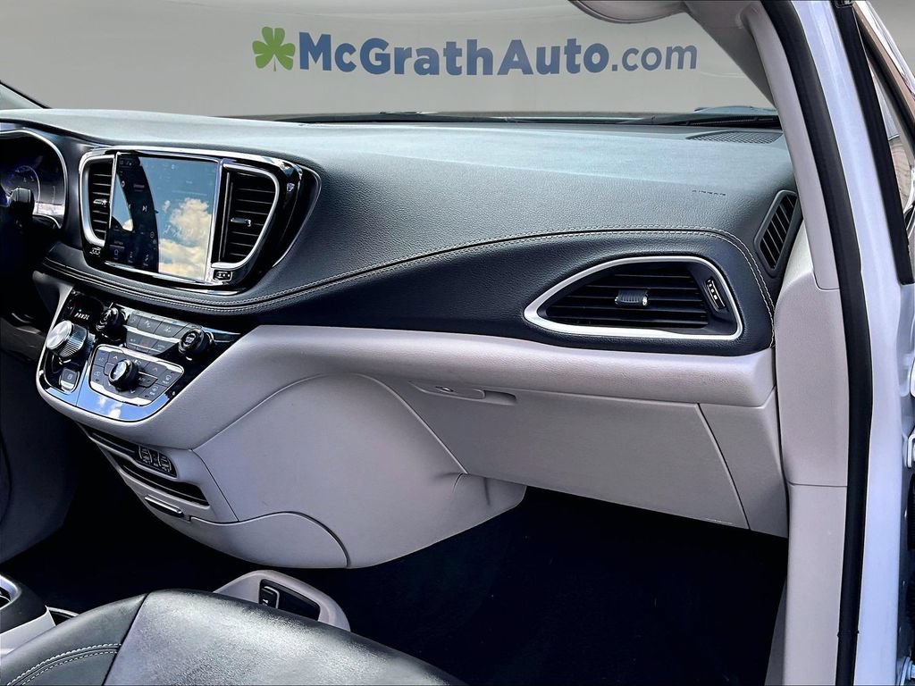 Used 2024 Chrysler Pacifica Touring-L FWD image 30