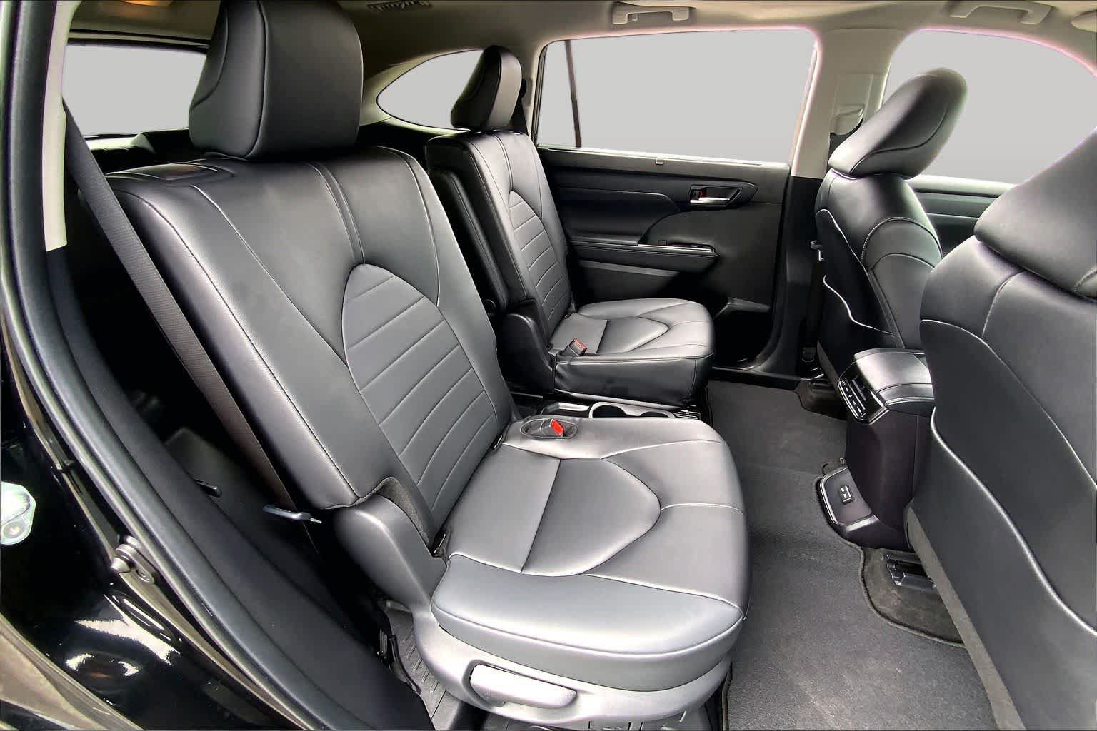 Certified 2024 Toyota Highlander XLE FWD image 19