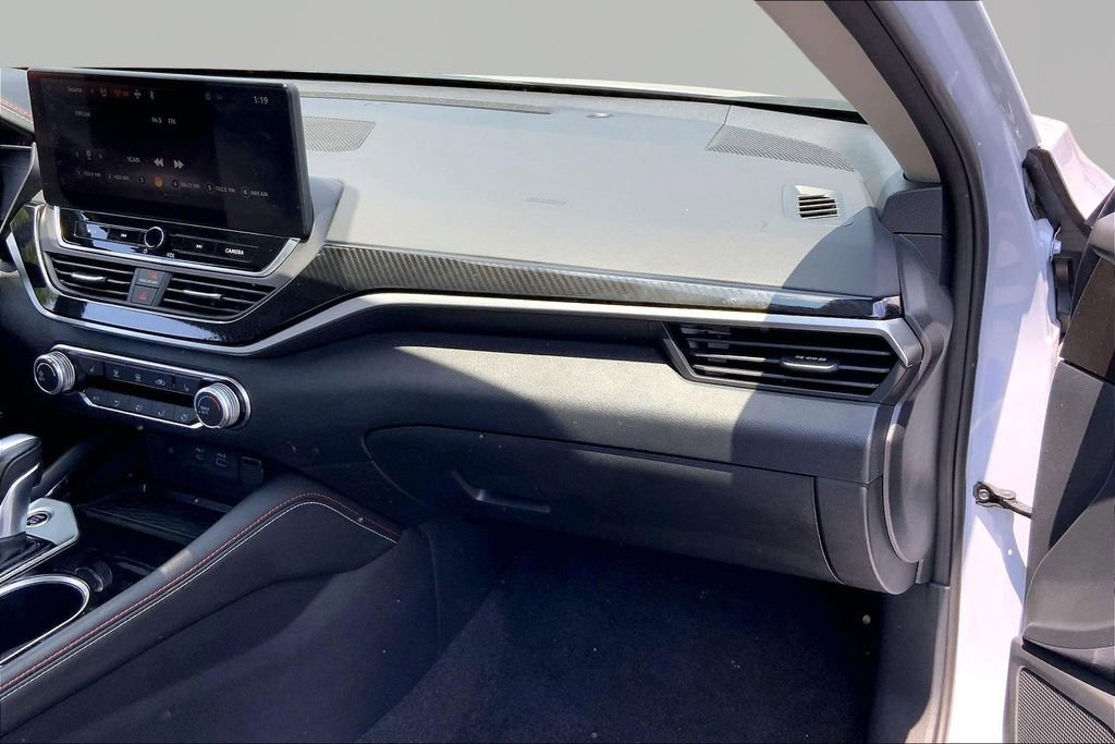 Used 2024 Nissan Altima 2.5 SR w/ SR Premium Package FWD image 18