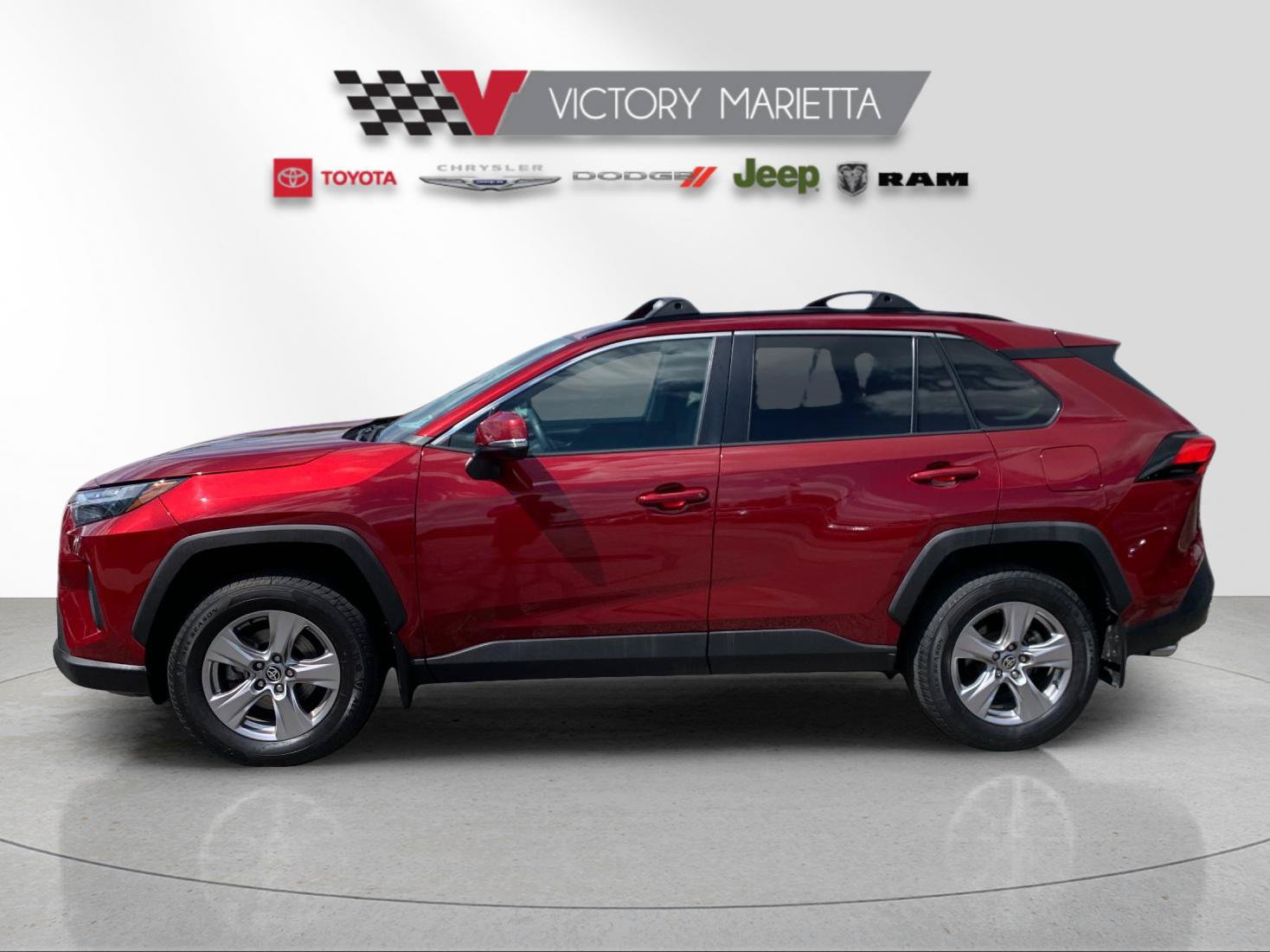 Used 2022 Toyota RAV4 XLE w/ Convenience Package AWD/4WD image 2