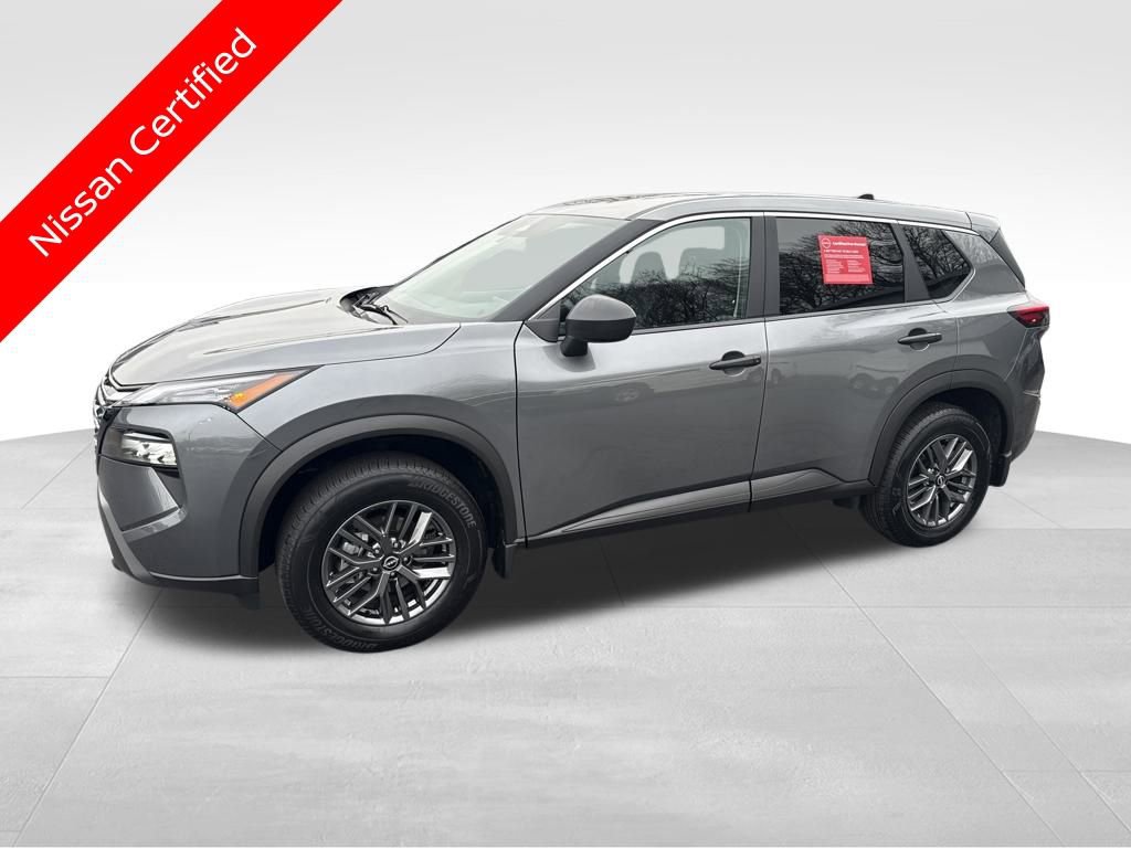 Used 2025 Nissan Rogue S image 2